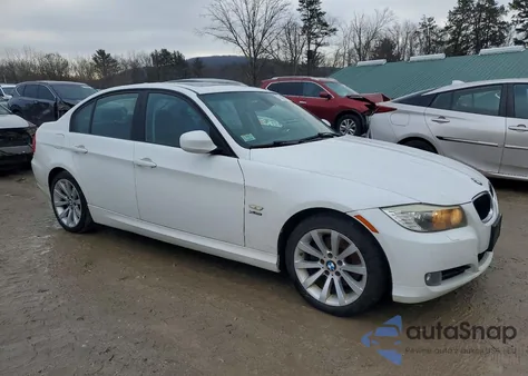 2011 BMW 328 Xi z USA, uszkodzony, nr VIN WBAPK7C57BA772272